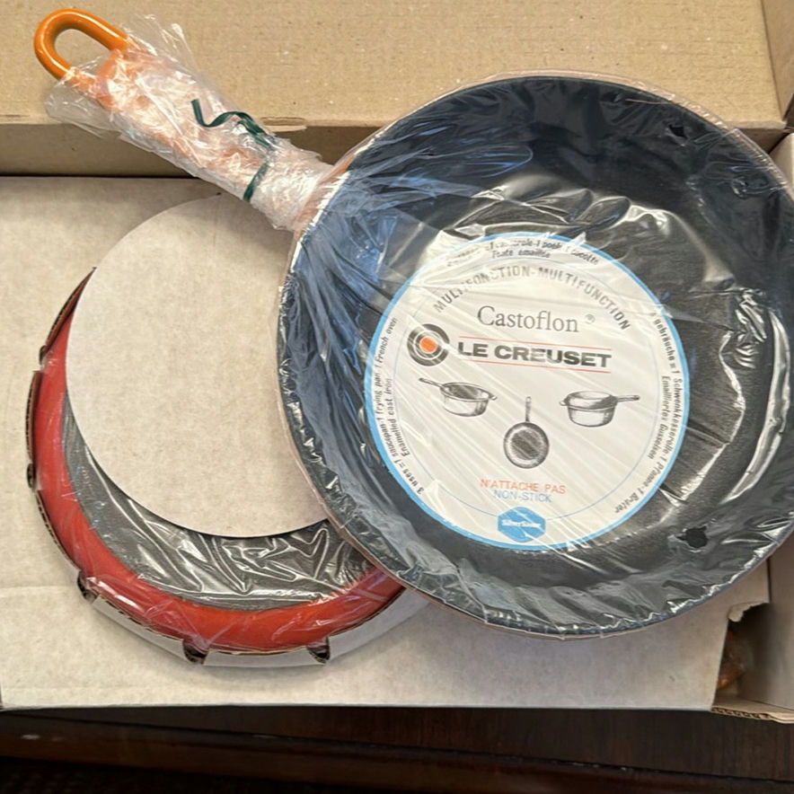 Calphalon 10-Inch Nonstick Omelette Pan and Le Creuset SilverStone Castoflon Pan - image 6 of 7