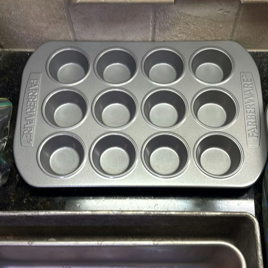 Assorted Metal Bakeware Pans and Muffin Tins - image 7 of 7
