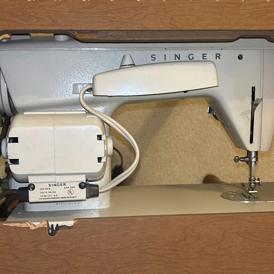 Singer Sewing Machine in Wooden Cabinet Table - image 3 of 4