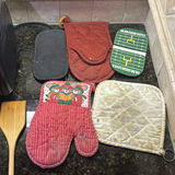 BLACK & DECKER Toast-R-Oven with Cutting Board, Wooden Spatula, and Oven Mitts - thumbnail 6 of 6