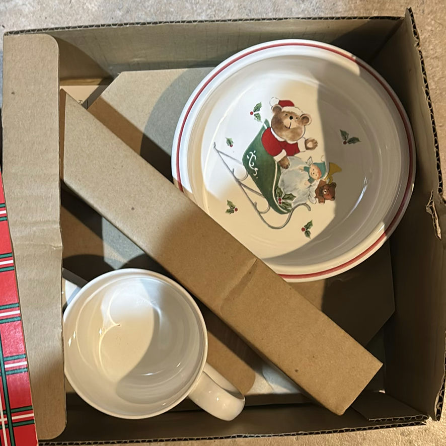 Assorted Kitchenware and Decorative Serving Items with Nativity Bake Set - image 10 of 11