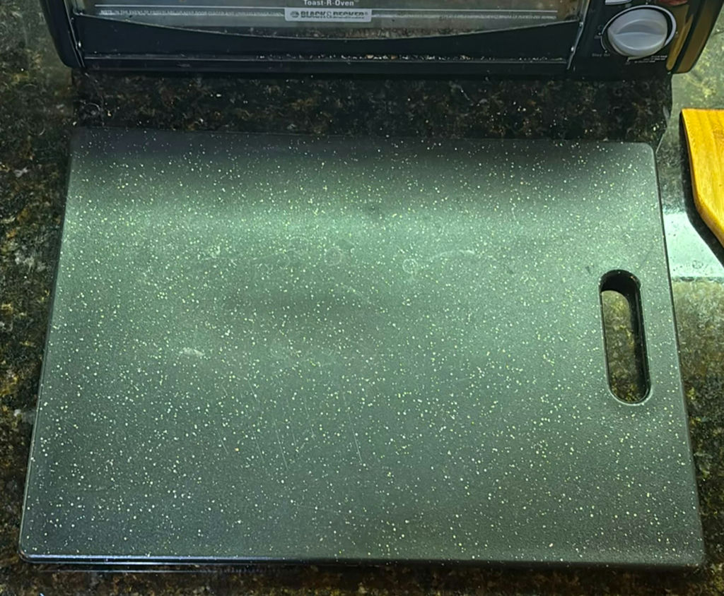 BLACK & DECKER Toast-R-Oven with Cutting Board, Wooden Spatula, and Oven Mitts - image 2 of 6