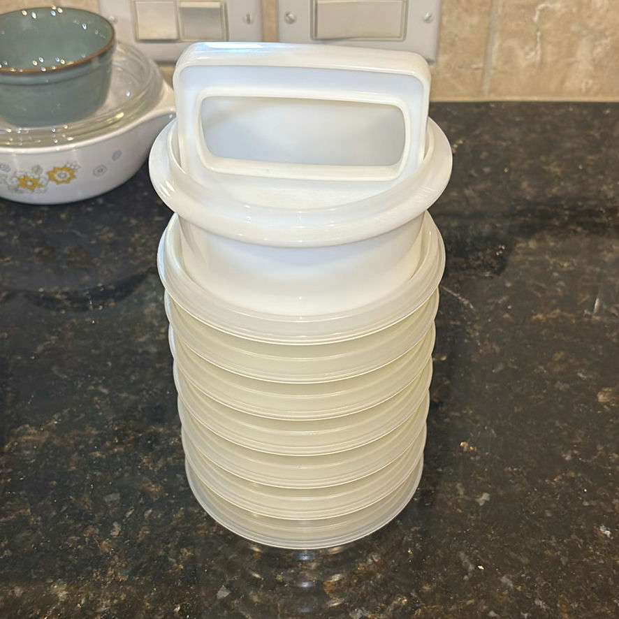 Assorted Ceramic Bakeware and Bowls - image 7 of 8