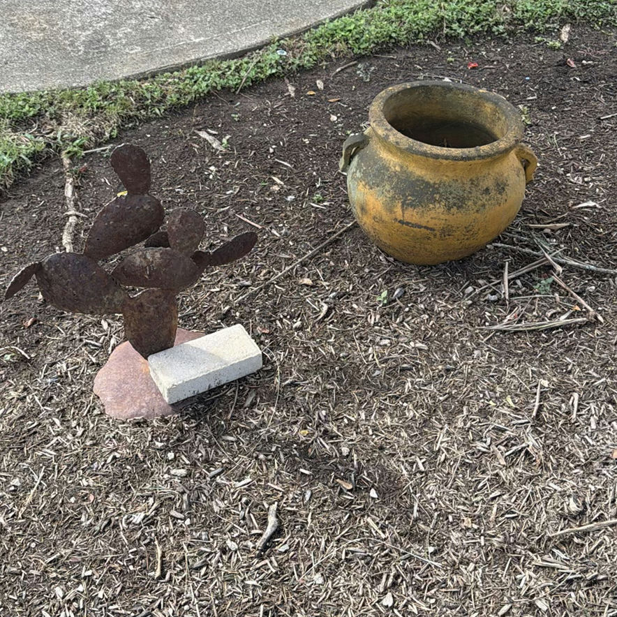 Garden Decor Items and Solar Lights - image 2 of 5