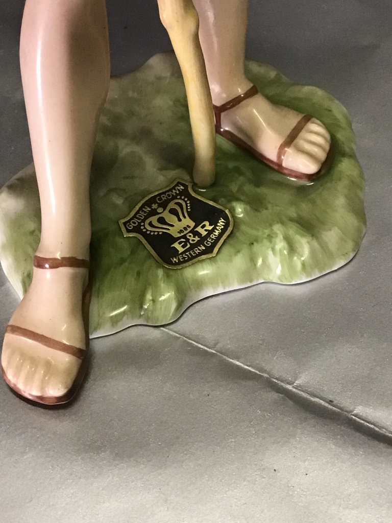 Vintage Golden Crown E&R Figurines - image 10 of 11