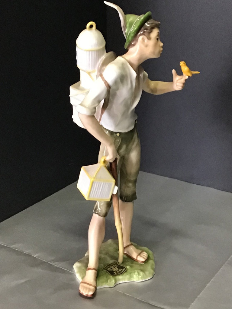 Vintage Golden Crown E&R Figurines - image 9 of 11