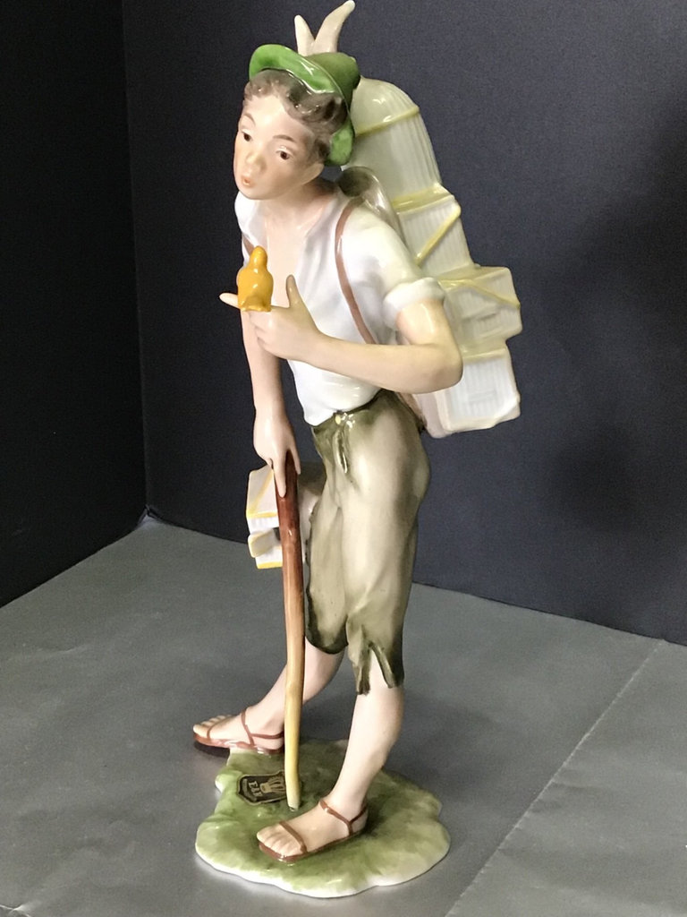 Vintage Golden Crown E&R Figurines - image 7 of 11