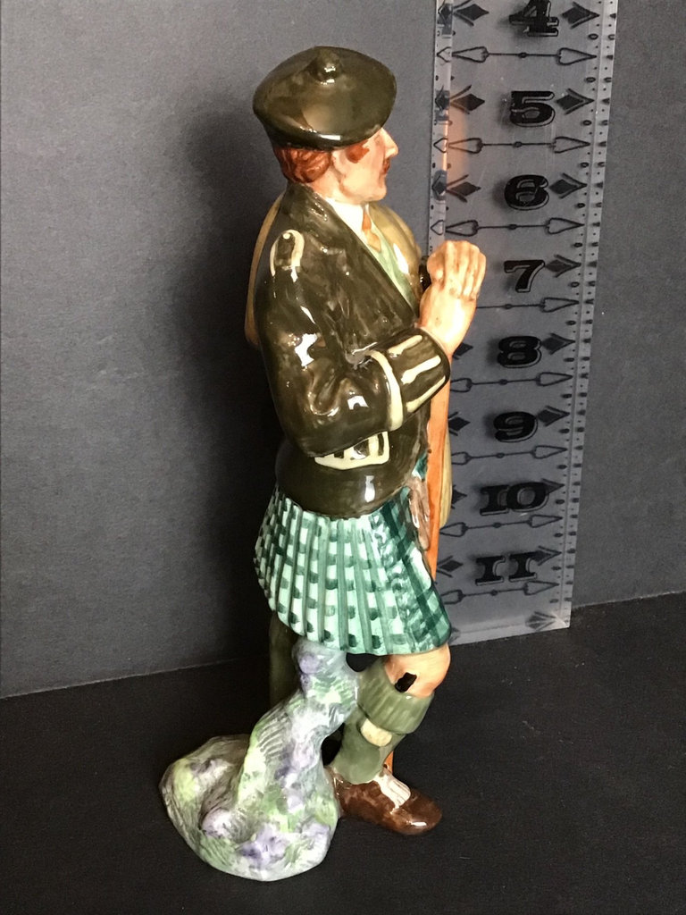 Royal Doulton Figurine - The Laird - image 2 of 4