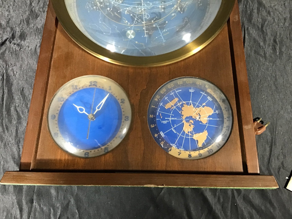 Lots of Time Space Clock - image 3 of 6