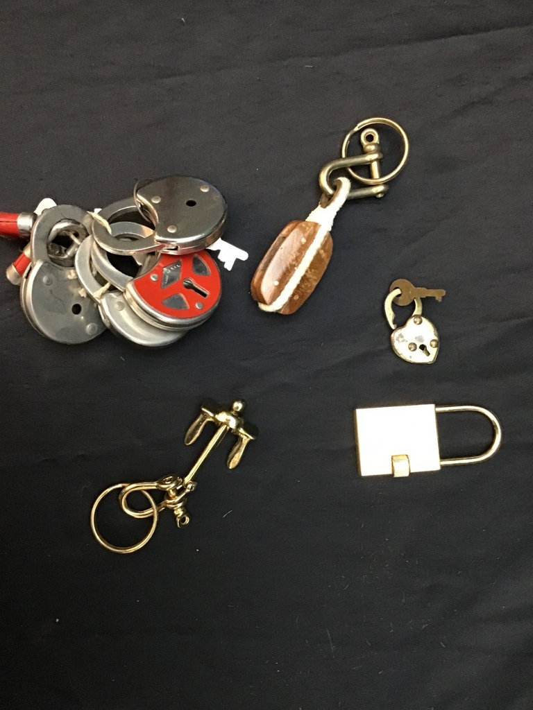 Locks and Key Chains - image 5 of 7