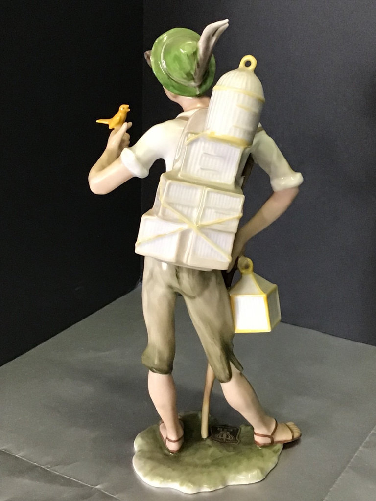 Vintage Golden Crown E&R Figurines - image 8 of 11