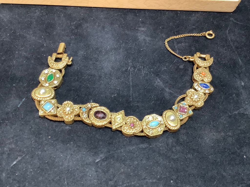 Vintage Costume Jewelry - Trifari & More - image 10 of 14