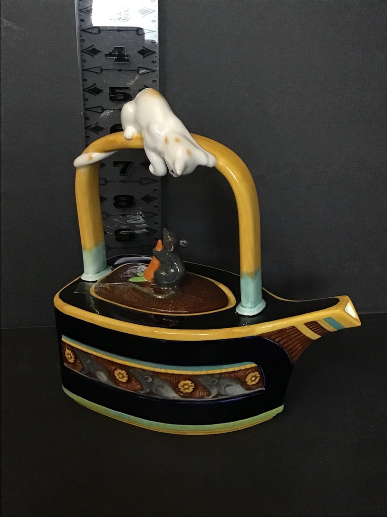 Royal Doulton / Minton Cat & Mouse Teapot - image 1 of 7
