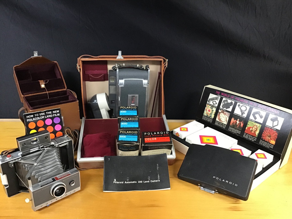 Vintage Polaroid Cameras & Leather Cases - image 2 of 5