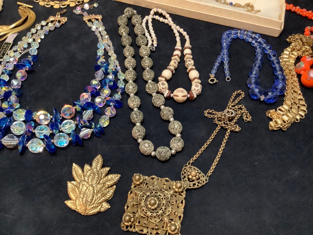 Vintage Costume Jewelry - Trifari & More - image 7 of 14