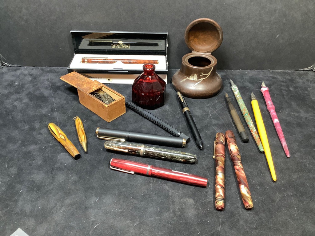 Vintage Fountain Pens - image 1 of 12