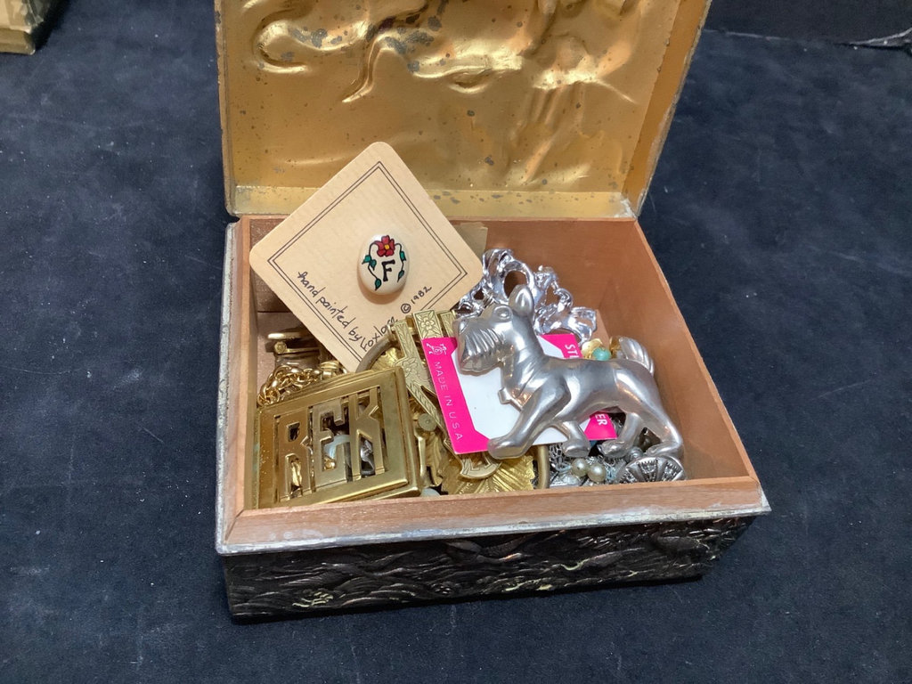 Vintage Costume Jewelry - Trifari & More - image 12 of 14