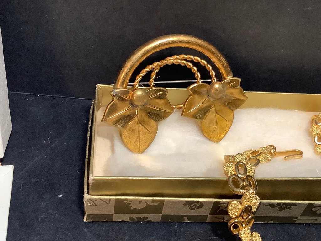 Vintage Costume Jewelry - Trifari & More - image 4 of 14