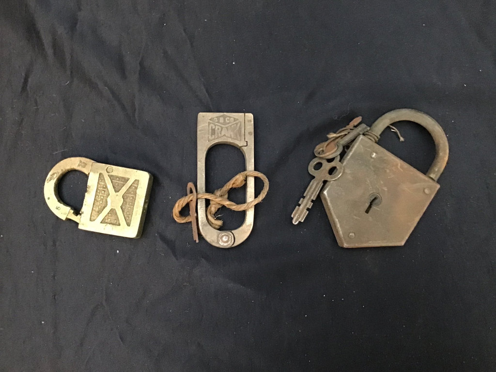 Locks and Key Chains - image 1 of 7