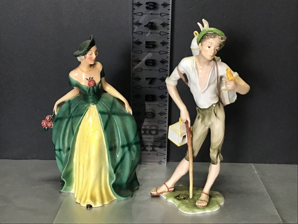 Vintage Golden Crown E&R Figurines - image 1 of 11
