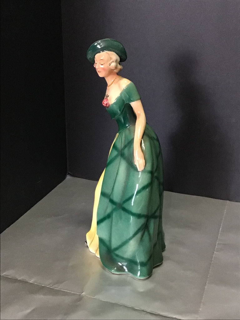 Vintage Golden Crown E&R Figurines - image 2 of 11