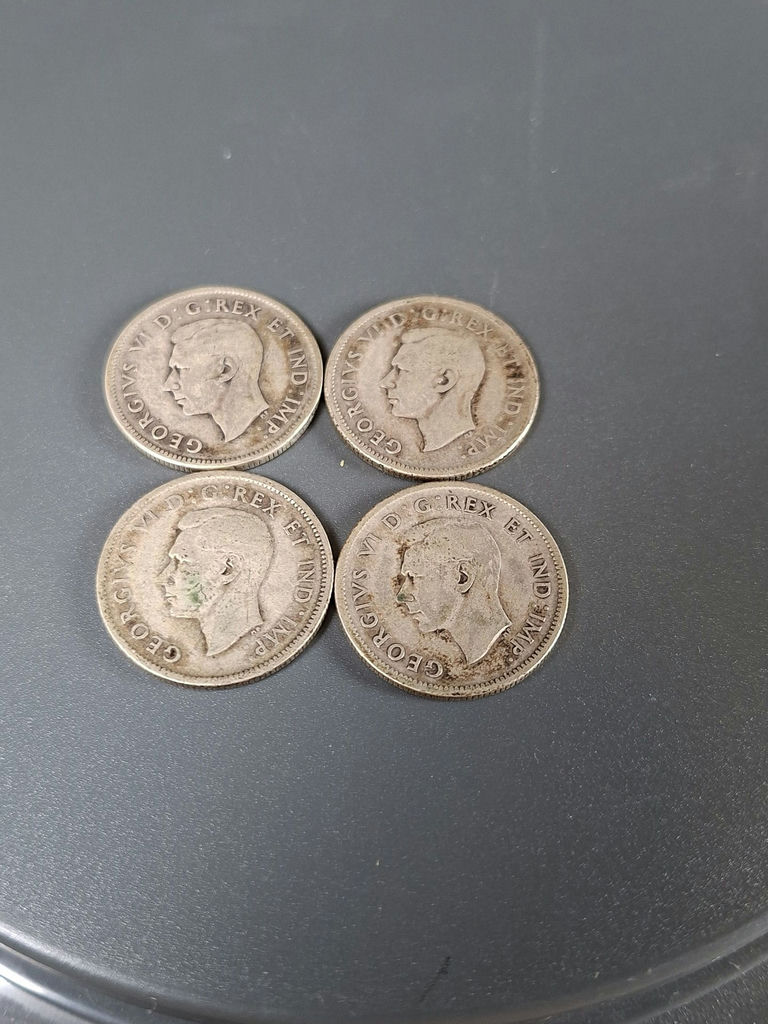 LOT OF FOUR CANADIAN SILVER QUARTERS from The 1930s - image 3 of 3
