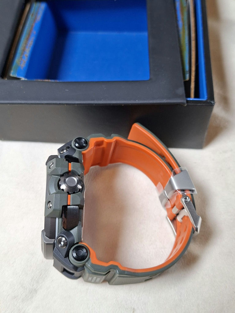 Casio G-SHOCK Gravity Master GPW-2000 With Carbon Fiber Belt From Japan ( Box Not Original To Watch) - image 3 of 9