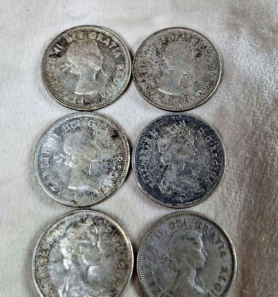 Collection of Eight Canadian 25 Cent Coins, SILVER ($2 FACE VALUE) - image 7 of 7