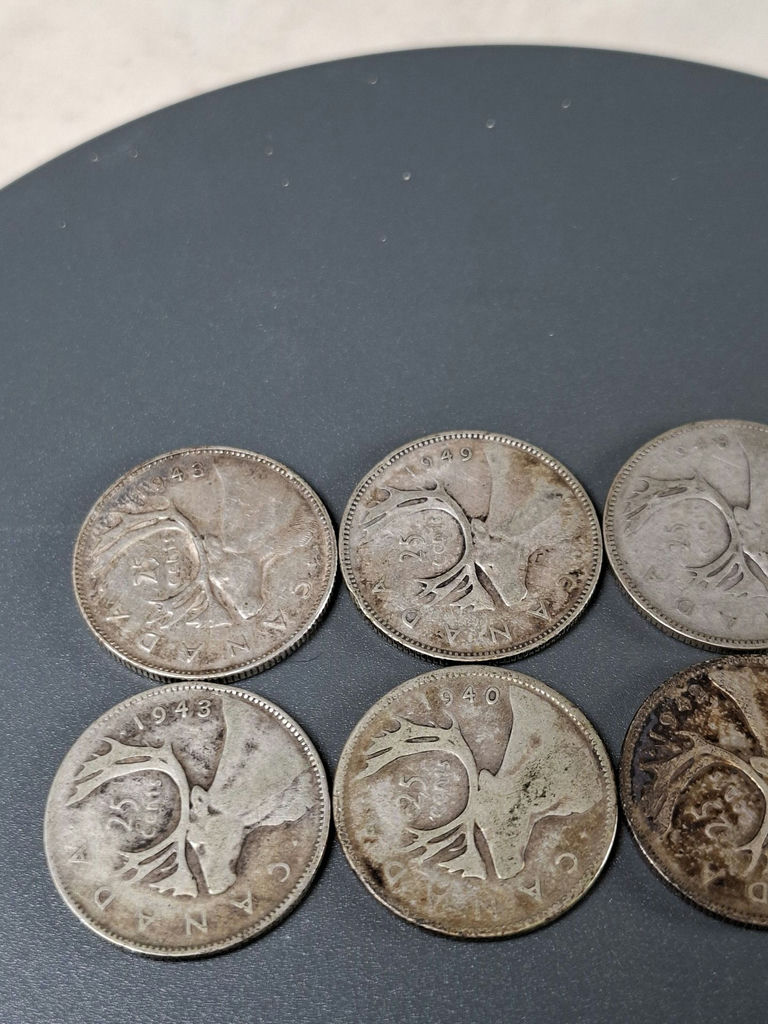 LOT OF EIGHT 1940s CANADIAN SILVER QUARTERS, 80% SILVER - image 3 of 4