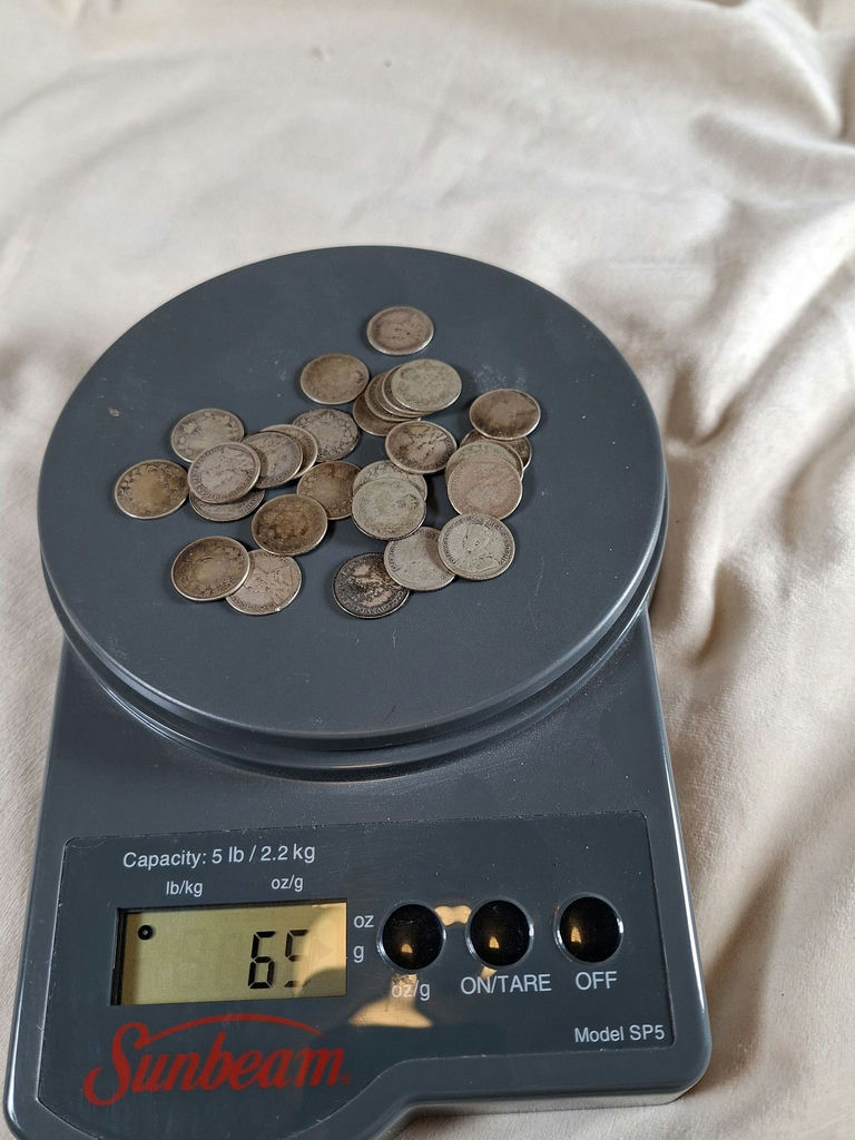 Lot Of THIRTY Early Canadian Silver Dimes From 1910-20's - image 1 of 7