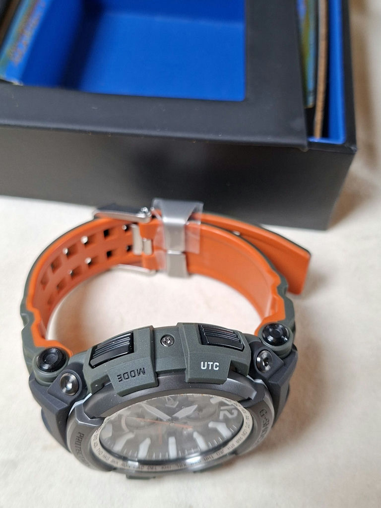 Casio G-SHOCK Gravity Master GPW-2000 With Carbon Fiber Belt From Japan ( Box Not Original To Watch) - image 4 of 9