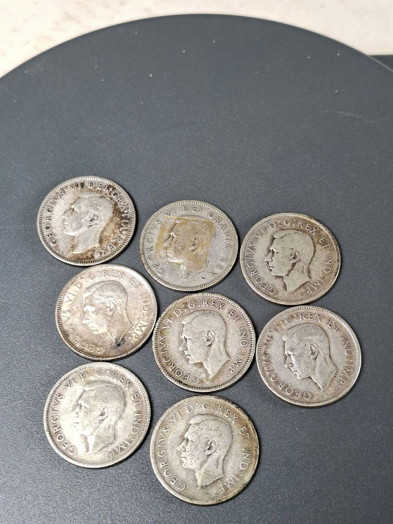 LOT OF EIGHT 1940s CANADIAN SILVER QUARTERS, 80% SILVER - image 4 of 4