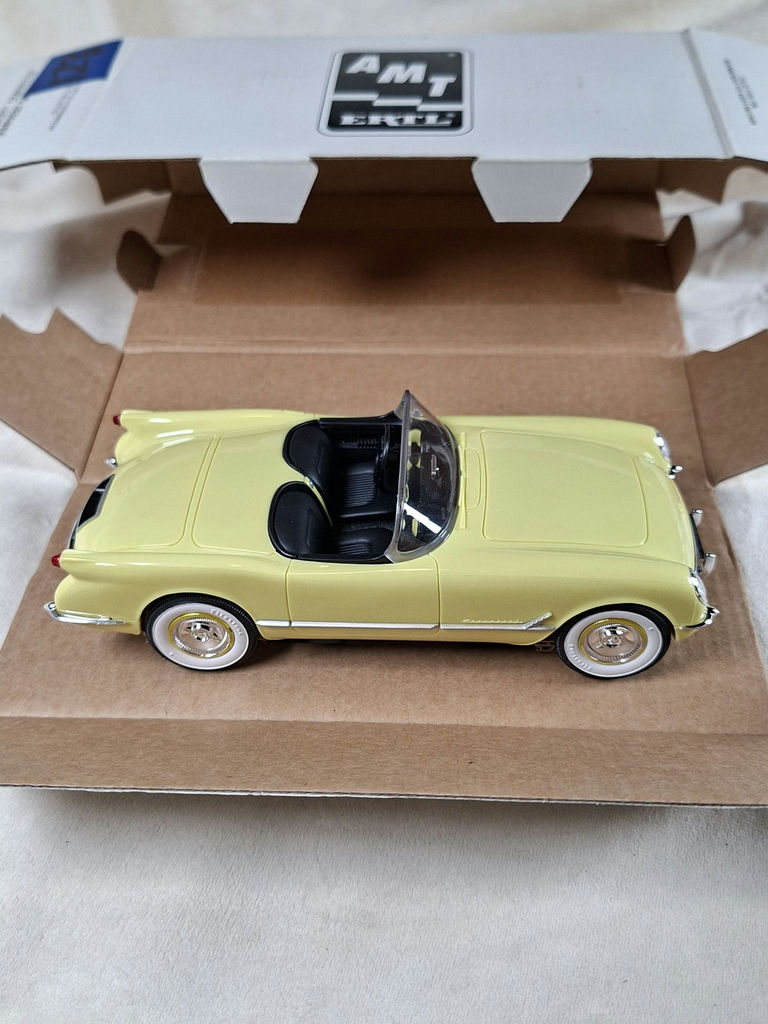 AMT Ertl Corvette Model Cars and 1972 Super Sport Corvette Snap Fit Kit - image 3 of 7