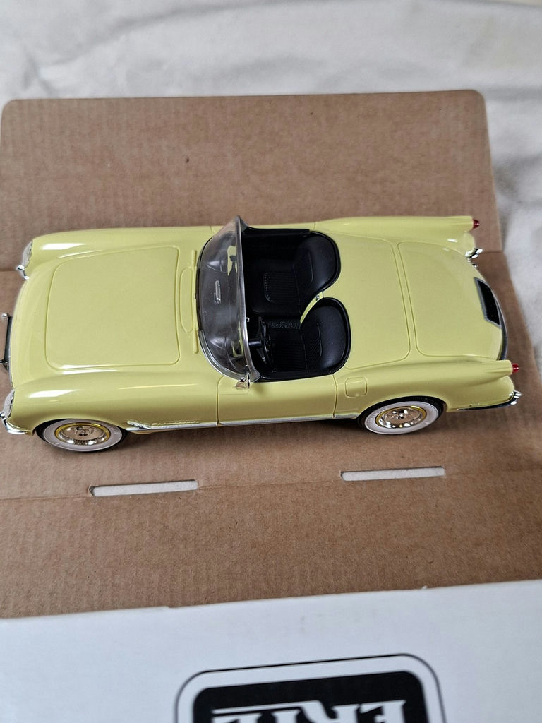 AMT Ertl Corvette Model Cars and 1972 Super Sport Corvette Snap Fit Kit - image 5 of 7