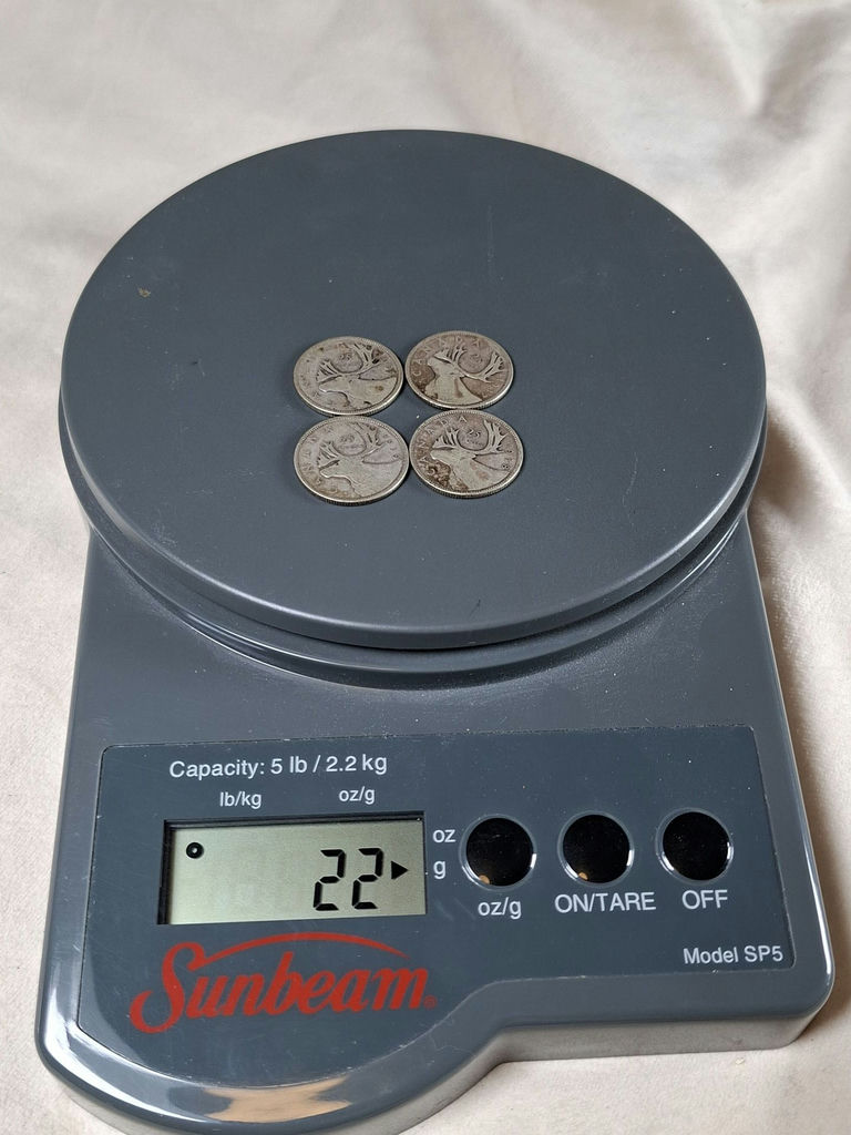 LOT OF FOUR CANADIAN SILVER QUARTERS from The 1930s - image 1 of 3