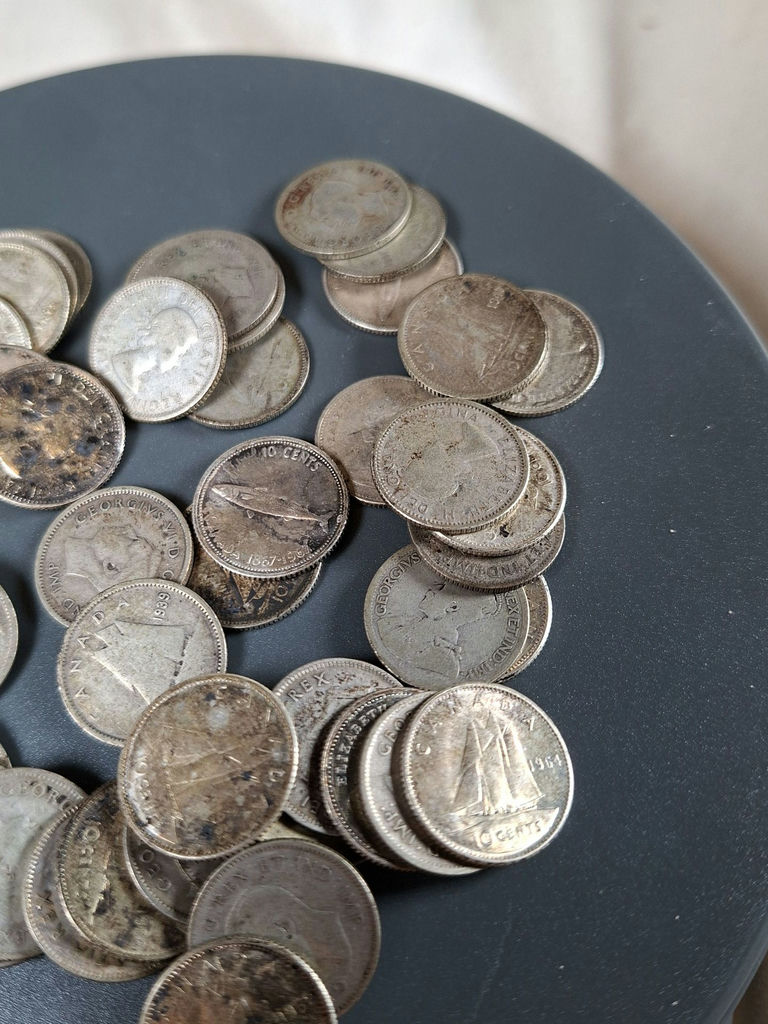 LOT OF 59 CANADIAN SILVER DIMES, 135 GRAMS - image 3 of 6