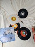 Collection of THIRTY Vintage 45 RPM Vinyl Records and Sleeves - thumbnail 6 of 6