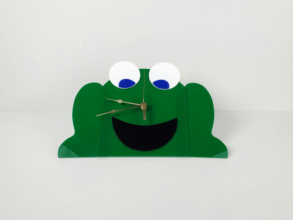 Vintage Green Plastic Frog Figural Wall Clock Whimsical Pop Art Decor - image 1 of 6