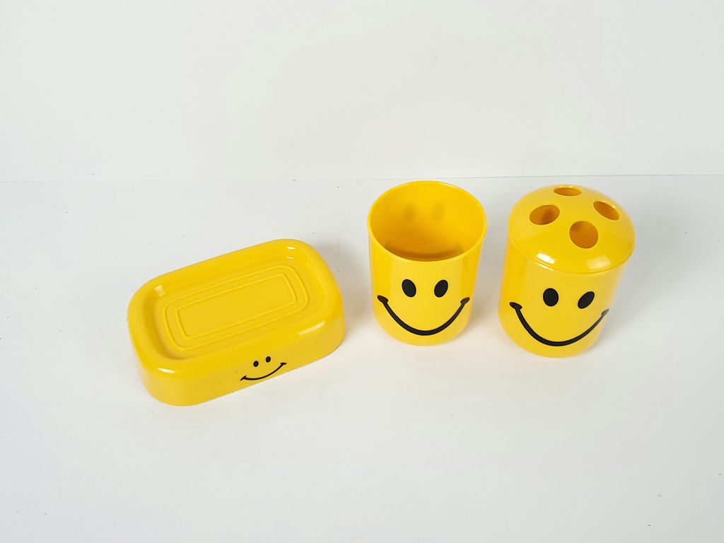 Vintage Yellow Plastic Smiley Face 3 Piece Bathroom Accessory Vanity Set - image 2 of 7