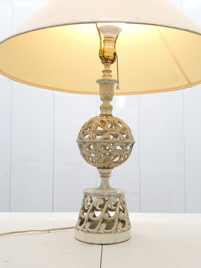 Vintage Hollywood Regency Filigree Off White Metal Table Lamp - image 3 of 11