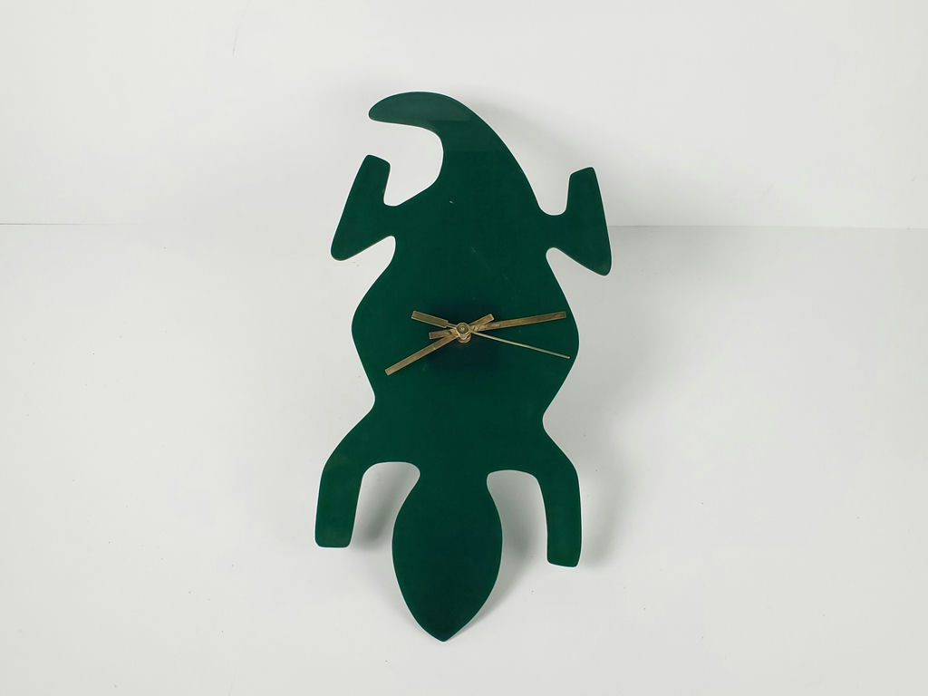 Modernist Green Metal Lizard Figural Wall Clock Abstract Gecko Decor - image 1 of 7