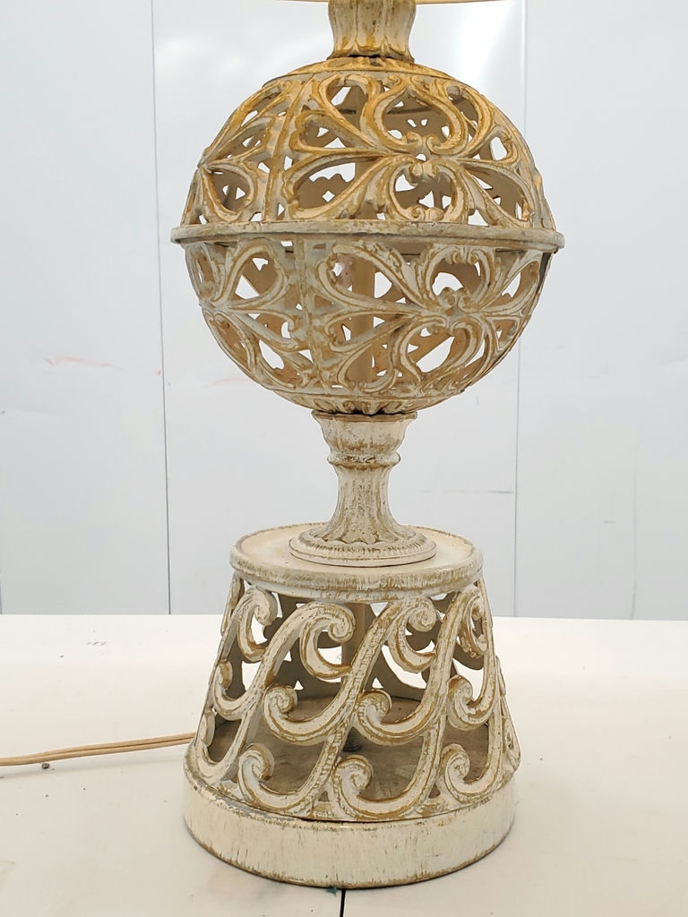 Vintage Hollywood Regency Filigree Off White Metal Table Lamp - image 4 of 11
