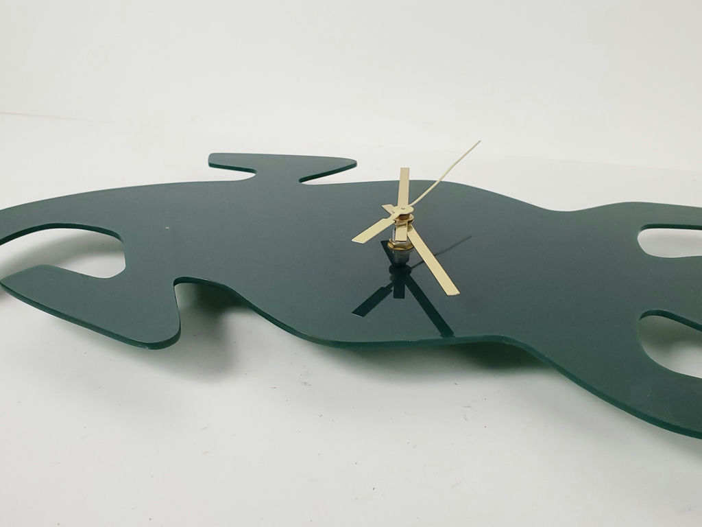 Modernist Green Metal Lizard Figural Wall Clock Abstract Gecko Decor - image 4 of 7