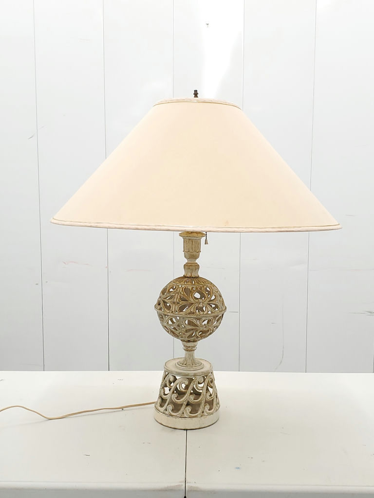 Vintage Hollywood Regency Filigree Off White Metal Table Lamp - image 11 of 11