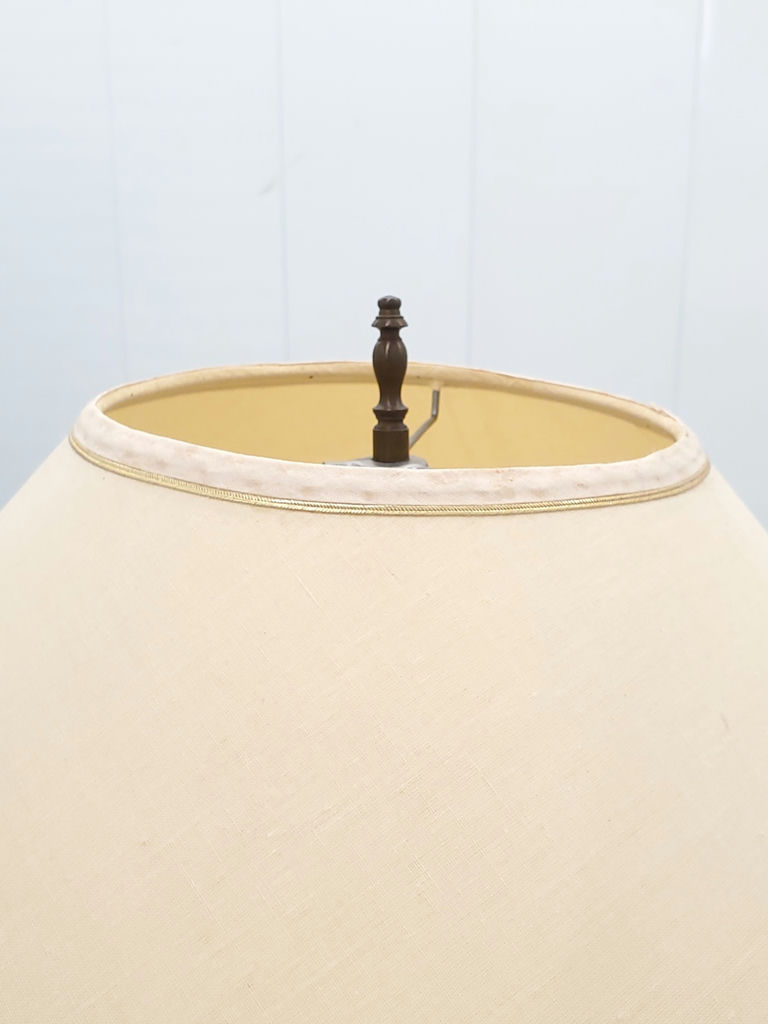 Vintage Hollywood Regency Filigree Off White Metal Table Lamp - image 10 of 11