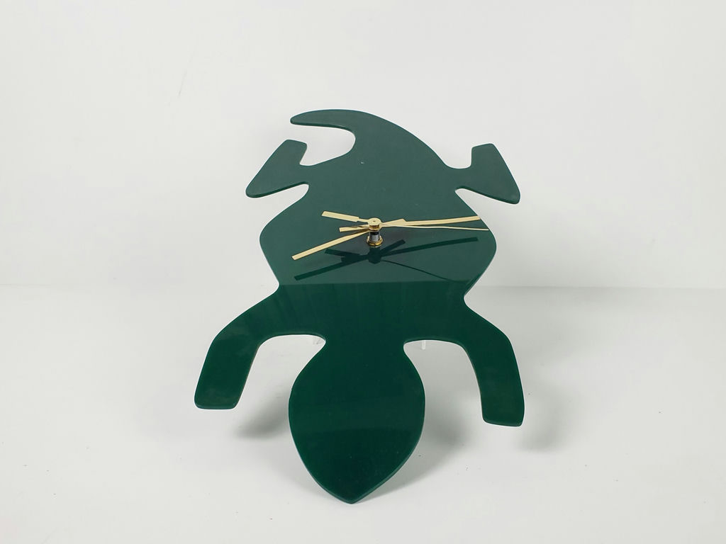 Modernist Green Metal Lizard Figural Wall Clock Abstract Gecko Decor - image 2 of 7