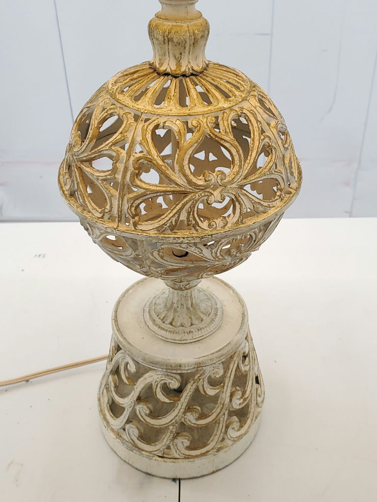 Vintage Hollywood Regency Filigree Off White Metal Table Lamp - image 5 of 11