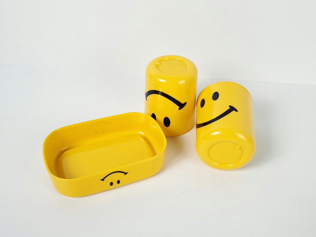 Vintage Yellow Plastic Smiley Face 3 Piece Bathroom Accessory Vanity Set - image 6 of 7