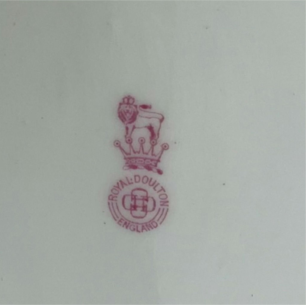 9 Unique China dinner plates - image 9 of 11