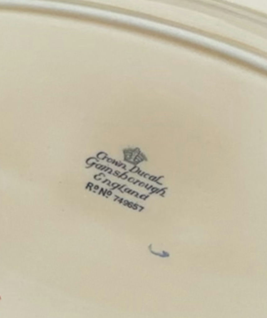 Assorted porcelain dinnerware and serving pieces - image 17 of 18